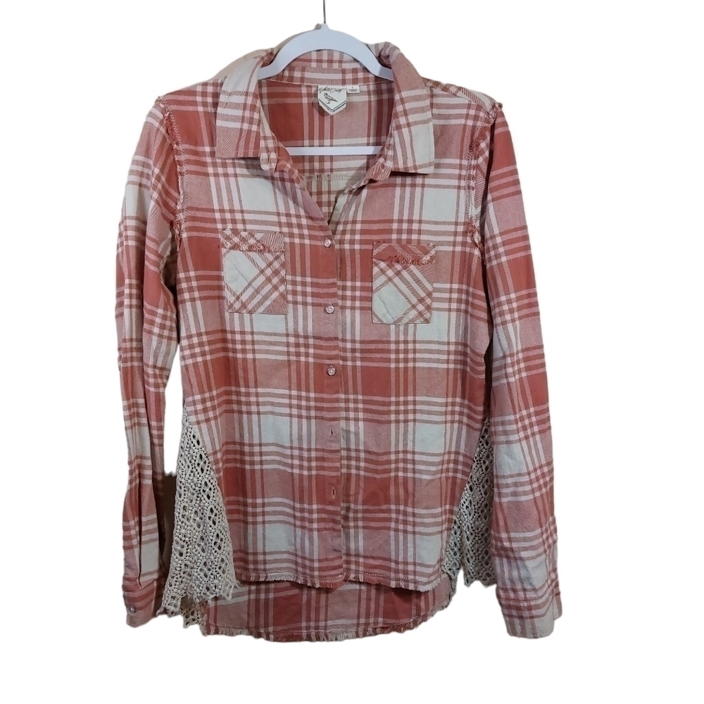 White CROW LADIES LONG SLEEVE BUTTON UP TOP- L 👚